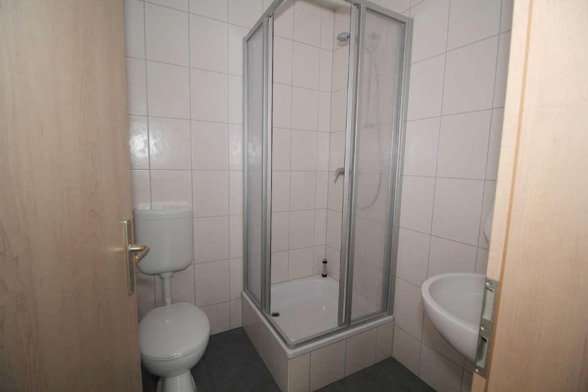 Kutterfisch Kajueten Direkt Im Stadthafen Sassnitz Exterior foto
